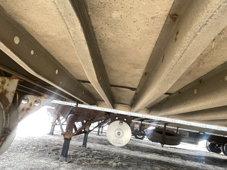 1999-utility-53'-image-26