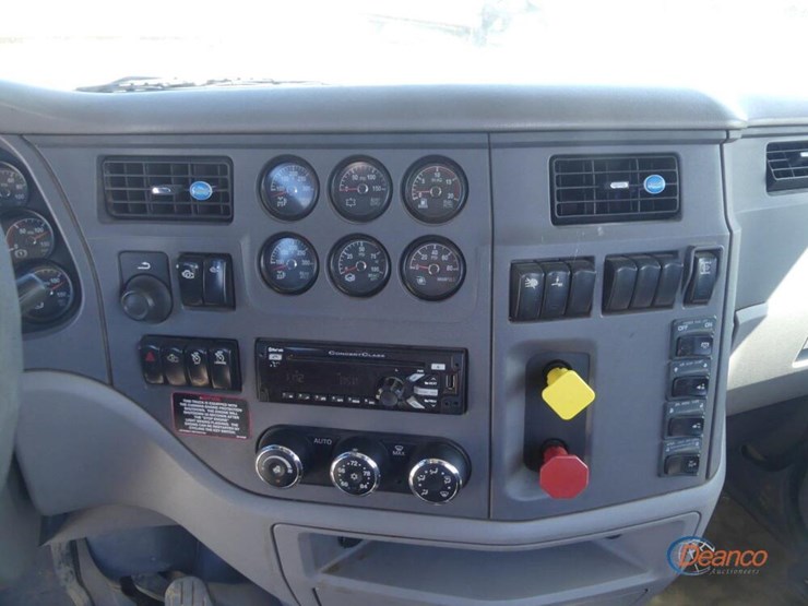 2016-peterbilt-579-image-17