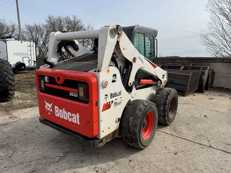 2019-bobcat-s650-image-23