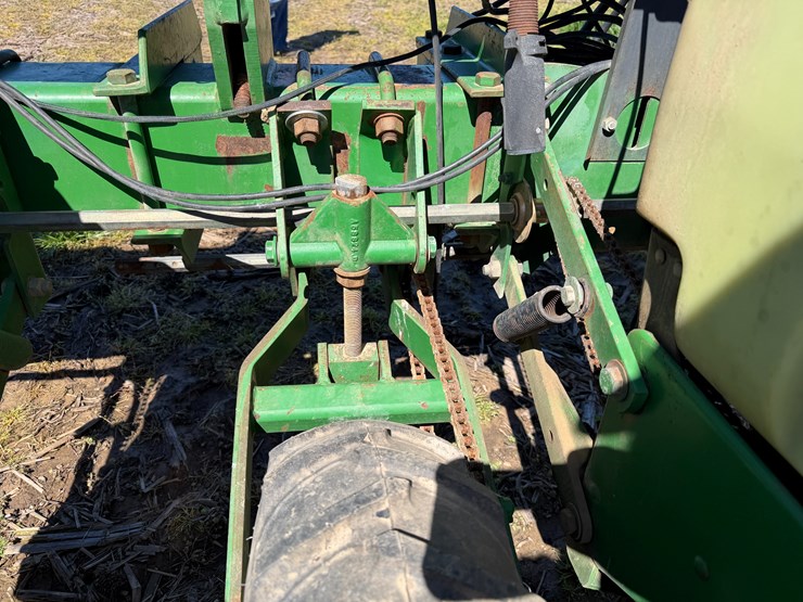 john-deere-7300-image-12