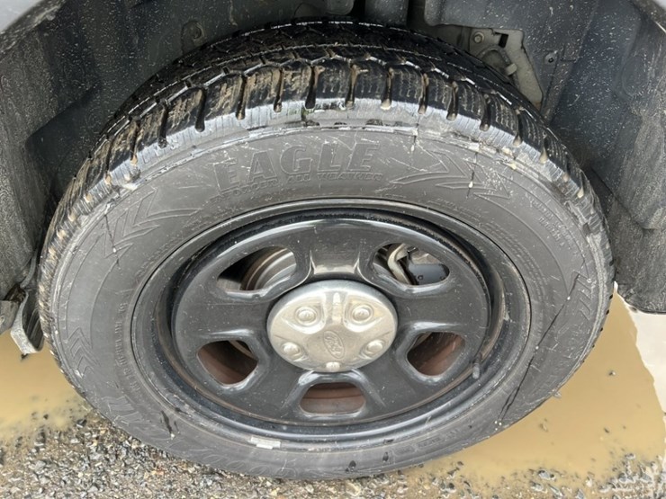 2016-ford-explorer-image-17