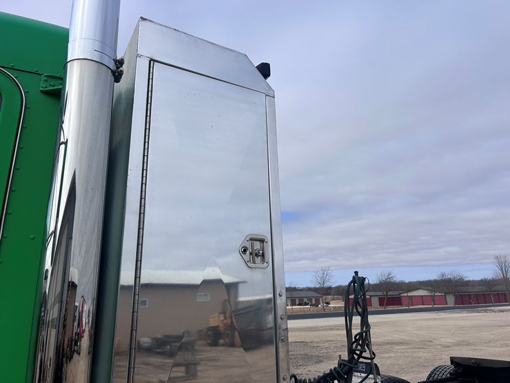 1999-peterbilt-379-image-14