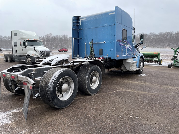 2019-peterbilt-579-image-8