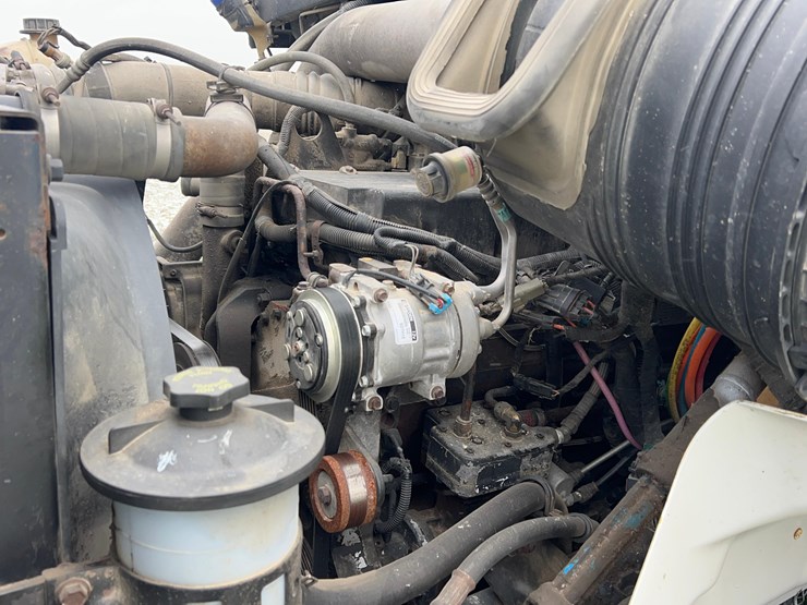 2005-international-8600-image-13