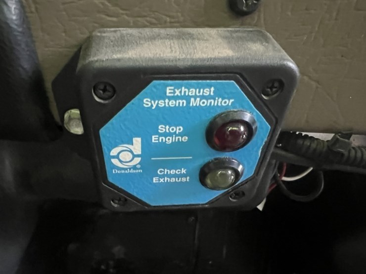 2004-peterbilt-330-image-30