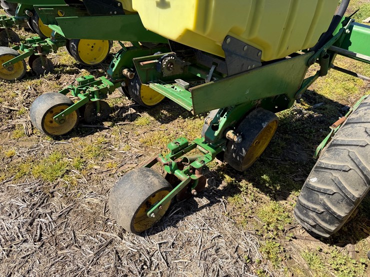 john-deere-7300-image-24