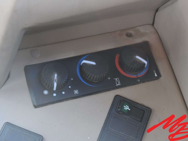 john-deere-6610-image-39