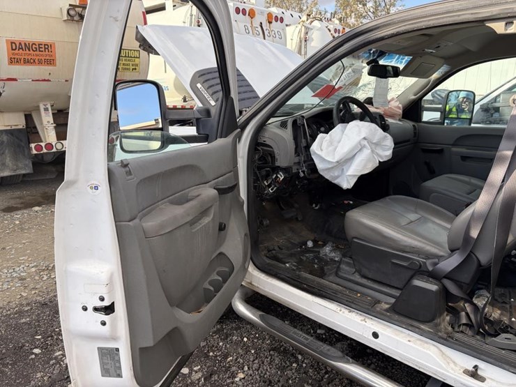 2013-chevrolet-2500-image-13