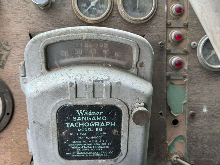 peterbilt-362-image-41