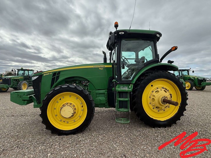 2013-john-deere-8285r-image-3