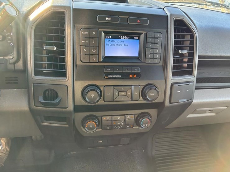 2022-ford-f450-xl-image-11