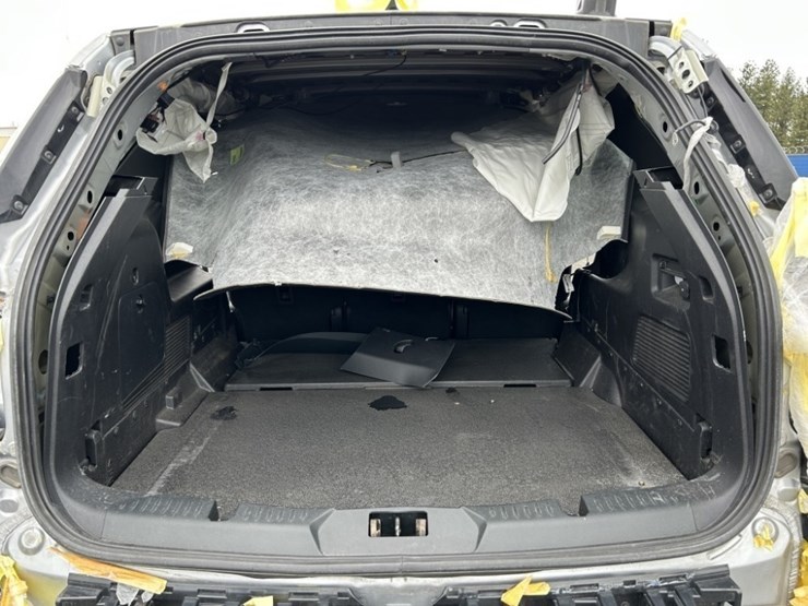 2020-ford-explorer-image-24