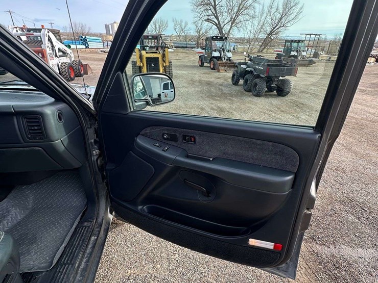 2002-gmc-2500-image-34