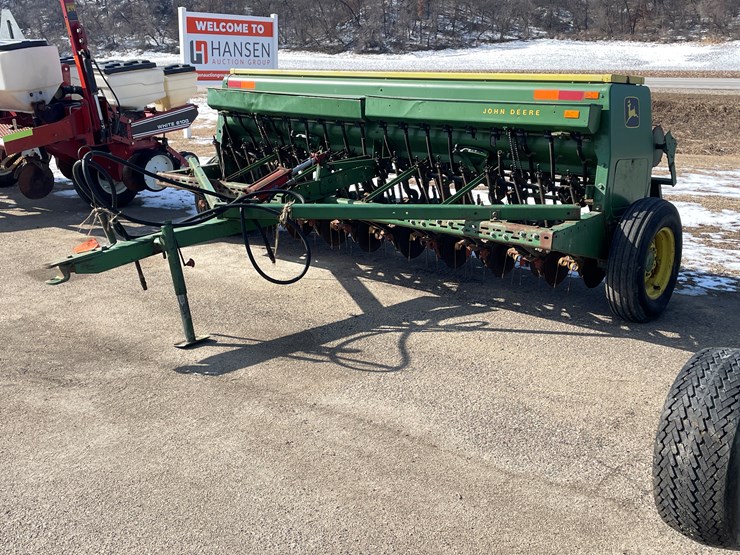 john-deere-8200-image-1