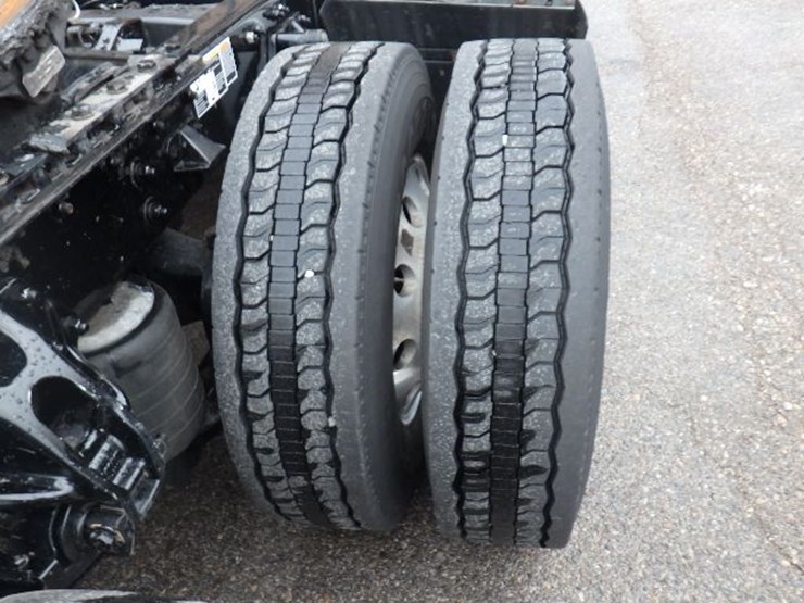 2022-kenworth-t680-image-8