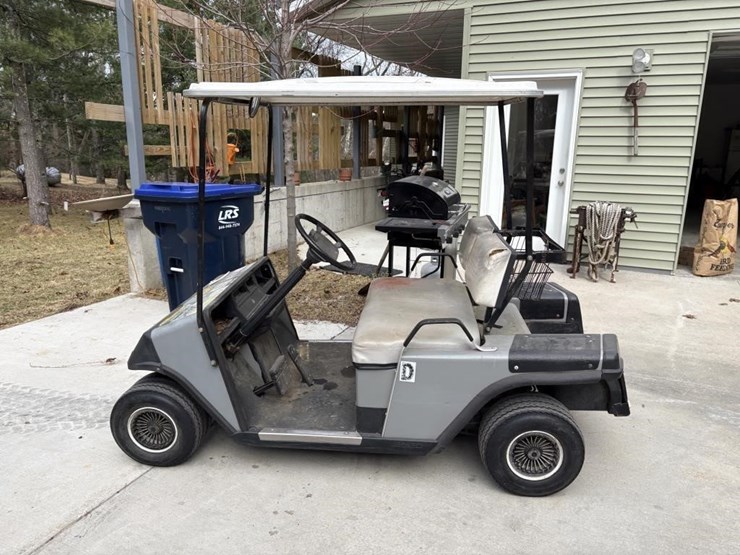 ez-go-gas-golf-cart-image-2