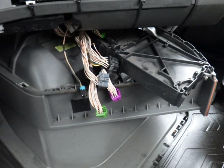 2018-volvo-vnl300-image-16