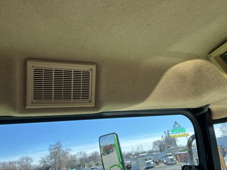 2005-john-deere-9660-sts-image-105