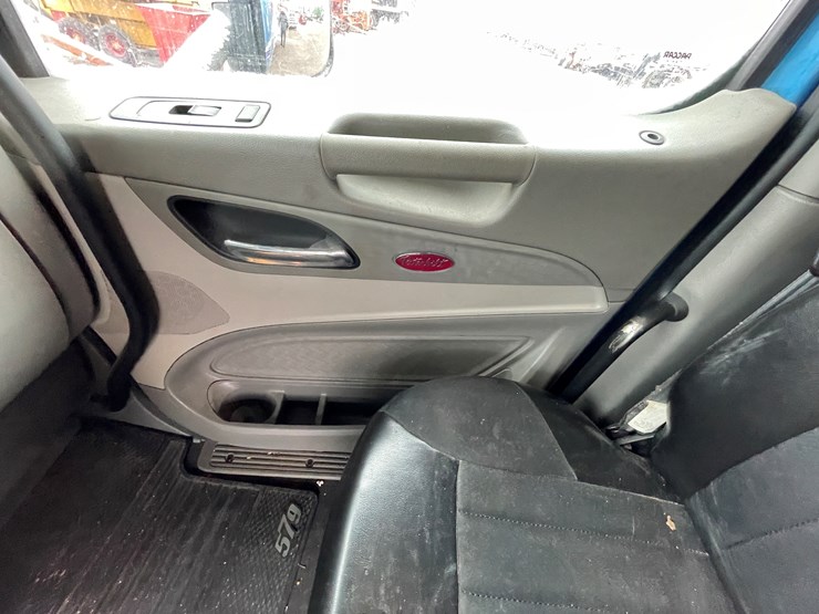 2019-peterbilt-579-image-65