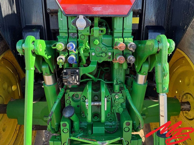 2020-john-deere-6120m-image-12