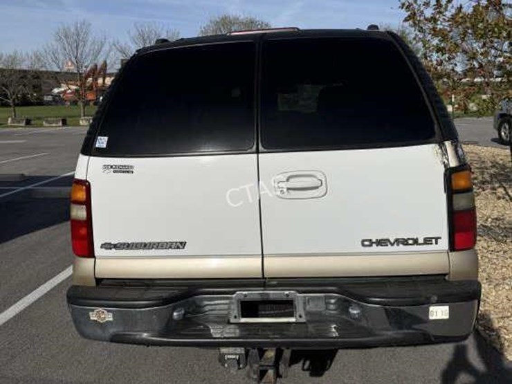 2001-chevrolet-suburban-image-8