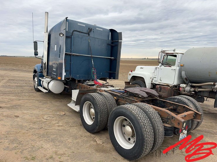 2005-freightliner-columbia-120-image-12