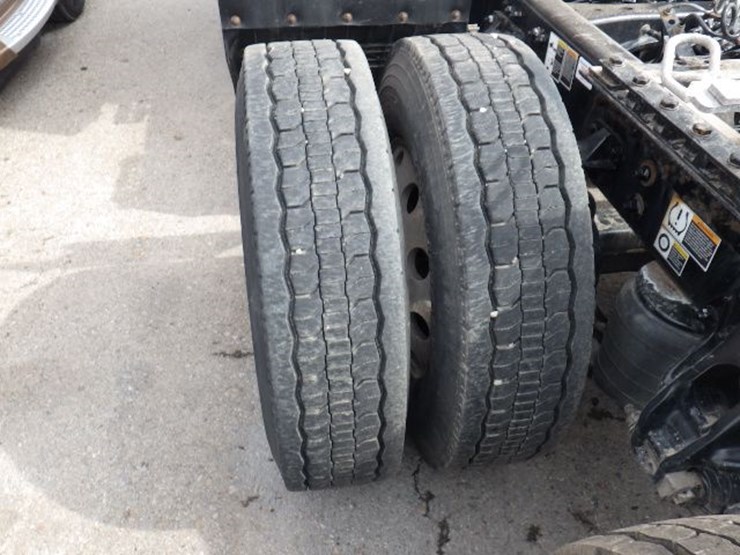 2022-kenworth-t680-image-14