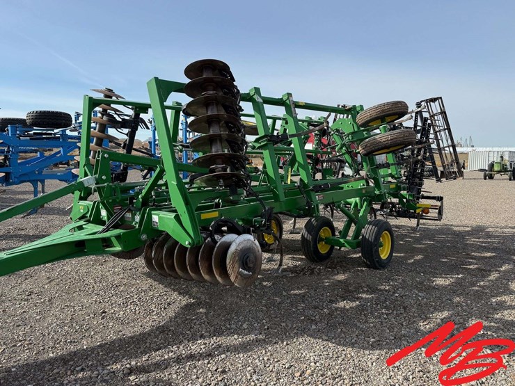 john-deere-2310-image-3