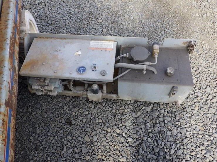 1997-skyjack-sj-3220-scissor-lift-image-9