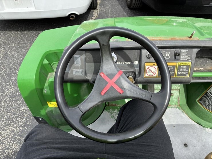 2017-john-deere-gator-image-7