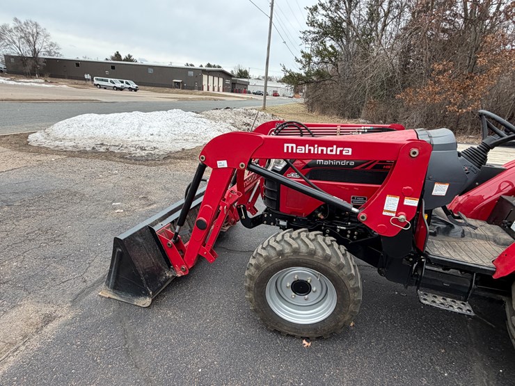 #1022-•-mahindra-2638-tractor-with-loader-(eau-claire,-wi)-image-41