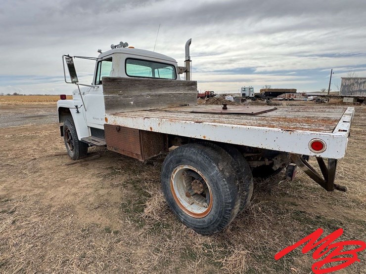 1977-international-1750-image-7