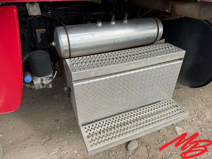 2013-peterbilt-388-image-27