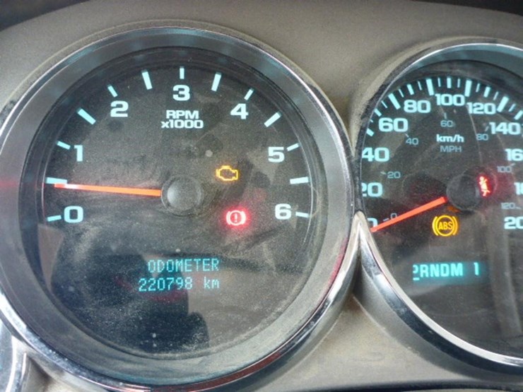 2014-chevrolet-3500-image-12