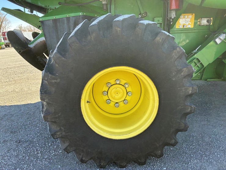 2005-john-deere-9660-sts-image-48