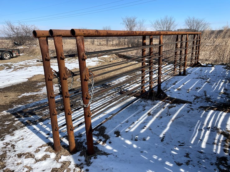 #2498-•-(3)-heavy-duty-steel-panels-image-1