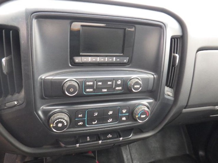 2015-chevrolet-silverado-2500-image-12