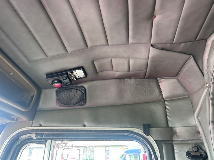 1998-peterbilt-379-image-50