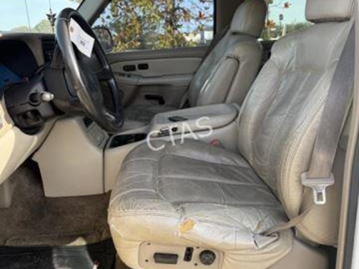 2001-chevrolet-suburban-image-15