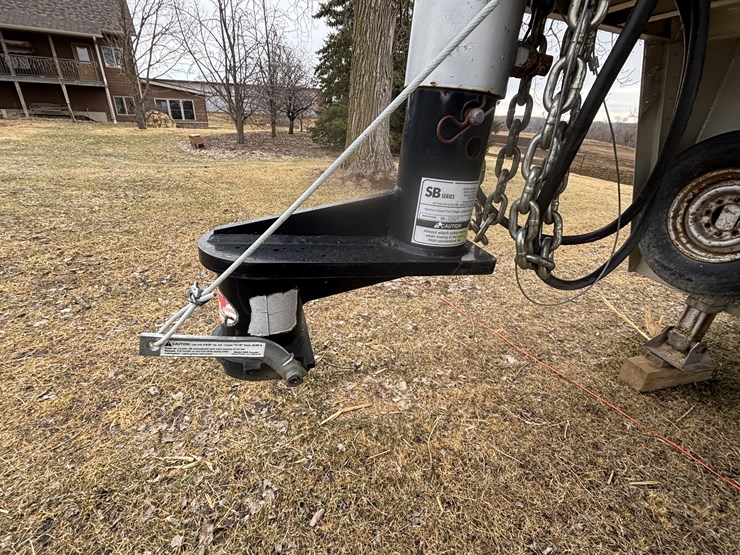 #1075-•-2005-featherlite-(4)-horse-slant-load-trailer-with-living-quarters-(nelson,-wi)-(has-wi-title)-image-18