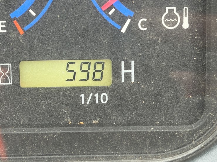 #1022-•-mahindra-2638-tractor-with-loader-(eau-claire,-wi)-image-51