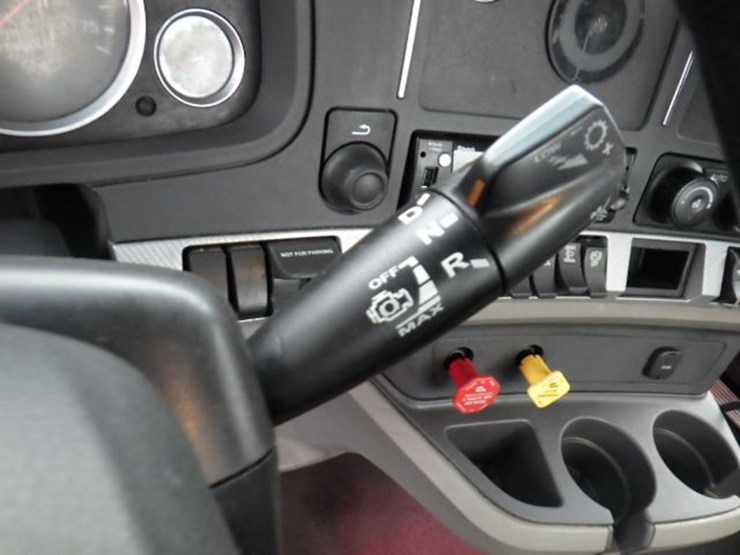 2022-kenworth-t680-image-18