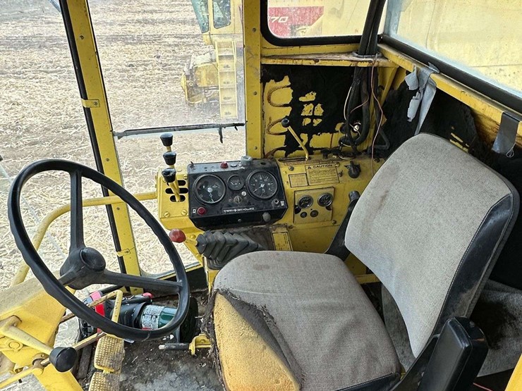 new-holland-70-image-42