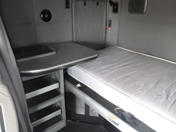 2022-kenworth-t680-image-22