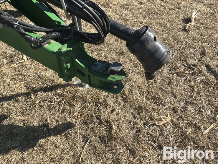 2023-john-deere-560m-image-9