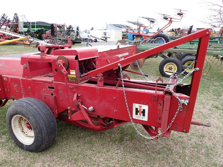 case-ih-4390-image-7