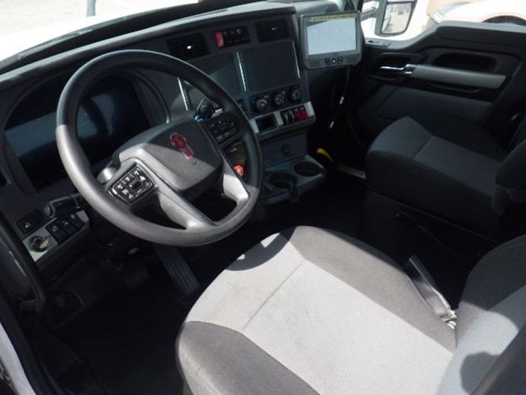 2024-kenworth-t680-image-16