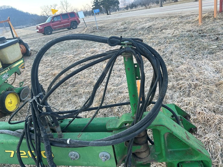 john-deere-12-image-18