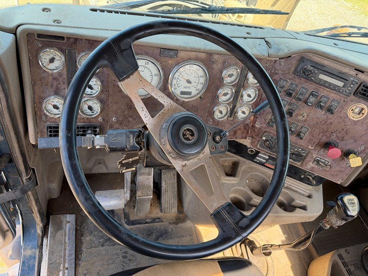 #42452-•-2007-international-l9427-daycab-truck-tractor-vin:-2hscnapr37c468369-image-65