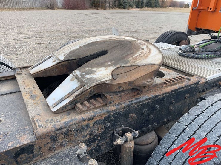 2004-peterbilt-379-image-35